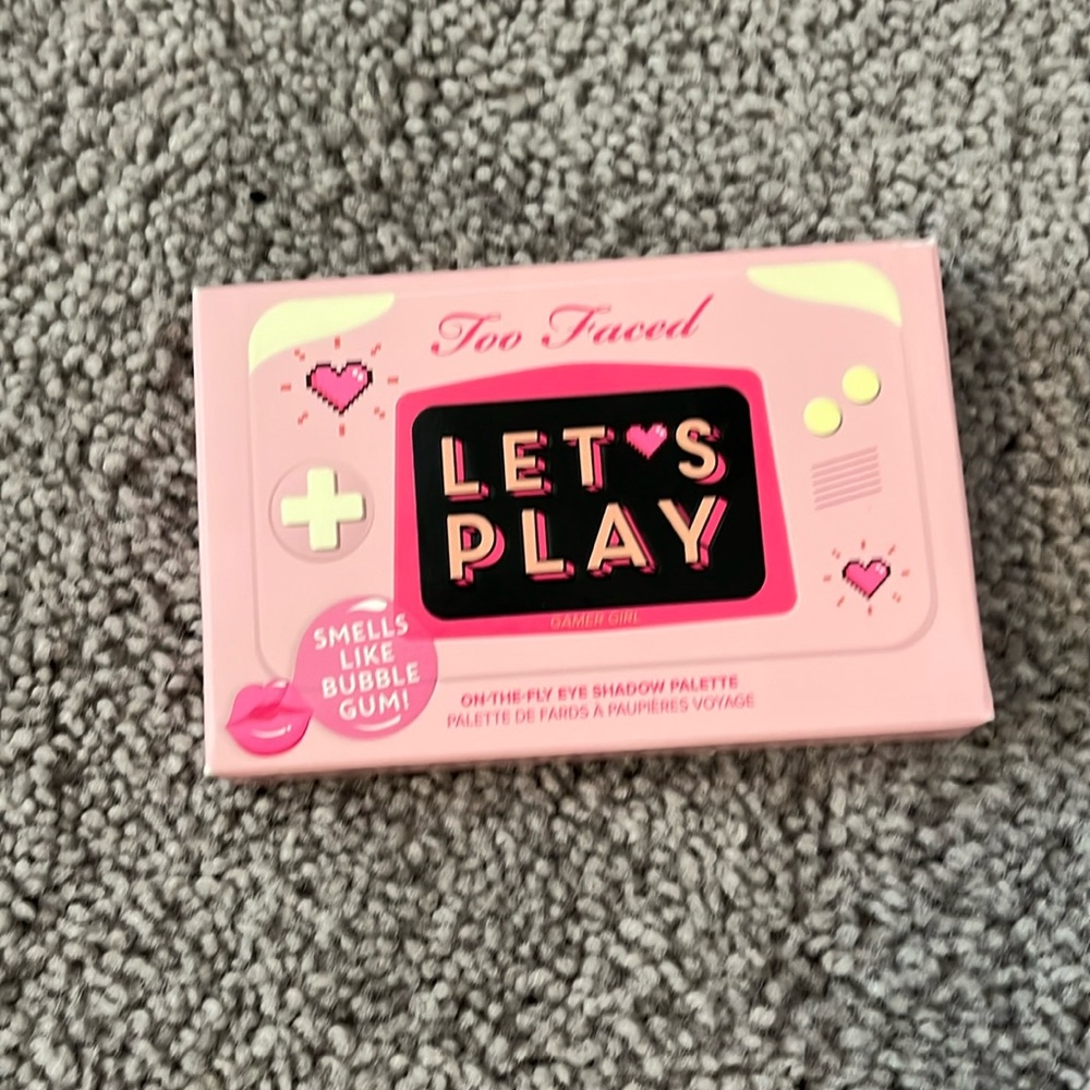 Too Faced Let’s Play Eyeshadow palette nwt